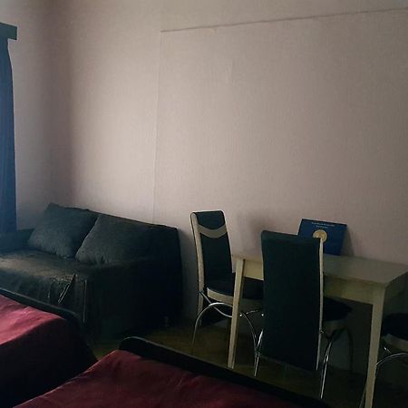 Homestay Nika Tbilisi Bagian luar foto