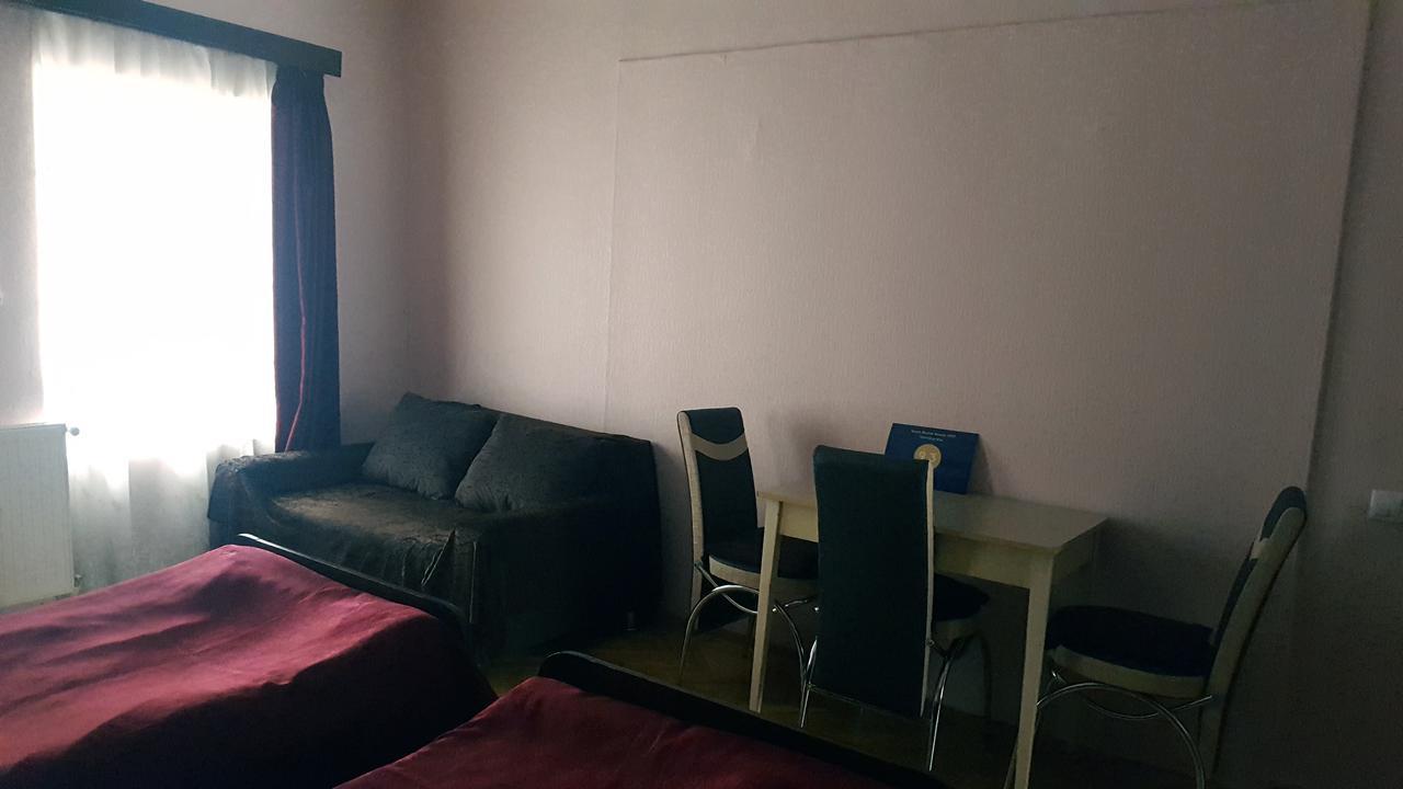 Homestay Nika Tbilisi Bagian luar foto